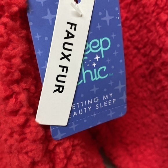 Sleep Chic Faux Fur Women’s red pull over w/ front pocket size medium‎ (W-184) - Picture 8 of 9
